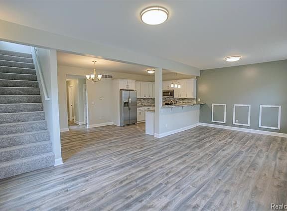 4th image of 21539 Caledonia Ave