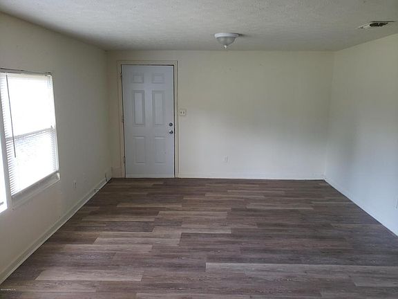 4th image of 8539 Berry Ave