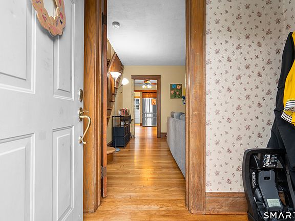 3rd image of 34 Glenwood Avenue