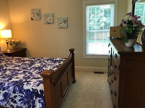 Queen size bed