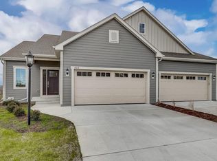 7613 Park Circle Way, Franklin, WI 53132