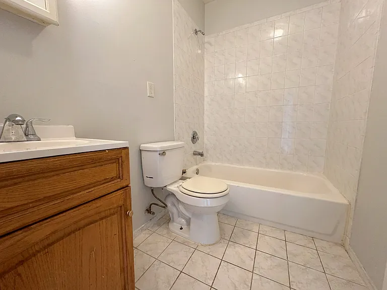 223 Hawthorne Ave #3 — Photo 6