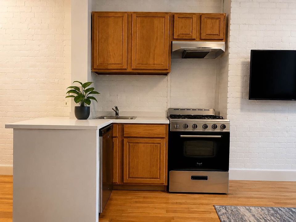 2nd image of 267 E 10th St #2E