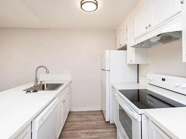 The Elms Apartments at 28th St — Photo 38