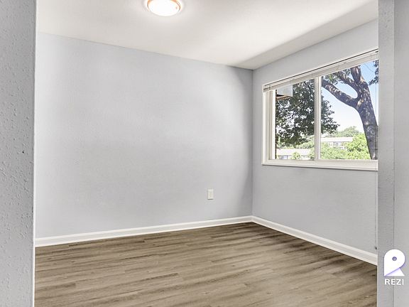4th image of 6541 Hil Mar Dr