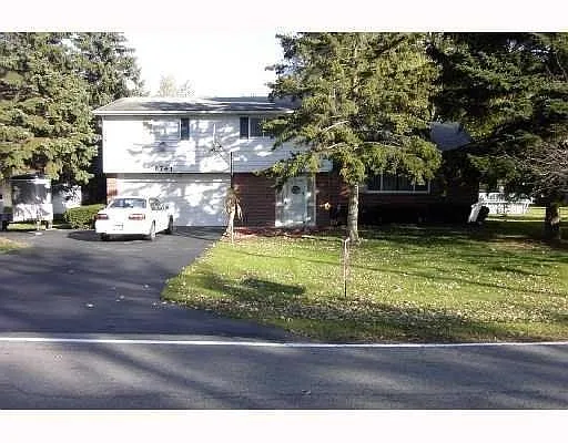 6741 Sy Rd photo 1