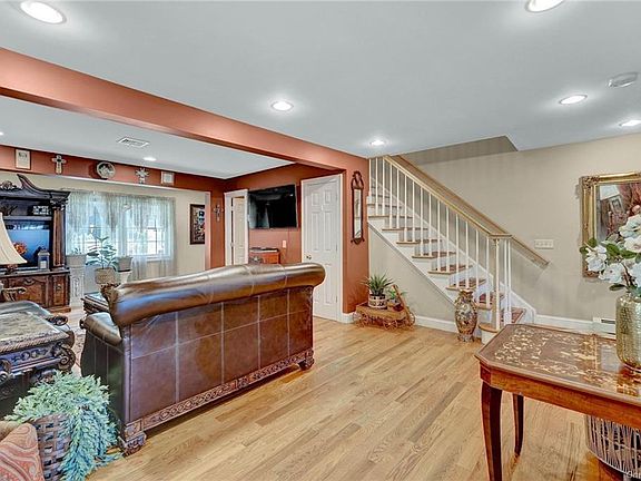 3rd image of 81 Meriline Ave