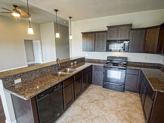 5th image of 1800 Wild Oaks Ln