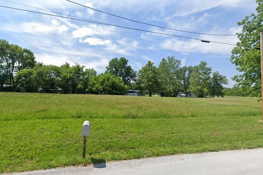2nd image of 612 W Morrow
