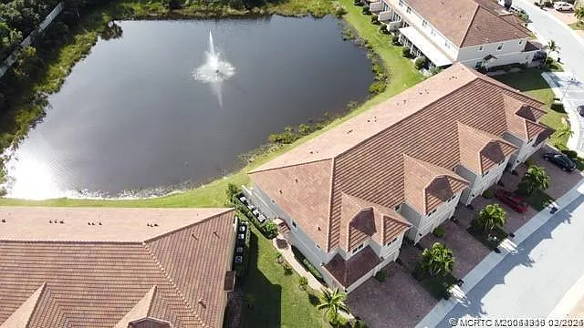 566 SW Glen Crest Way — Photo 3