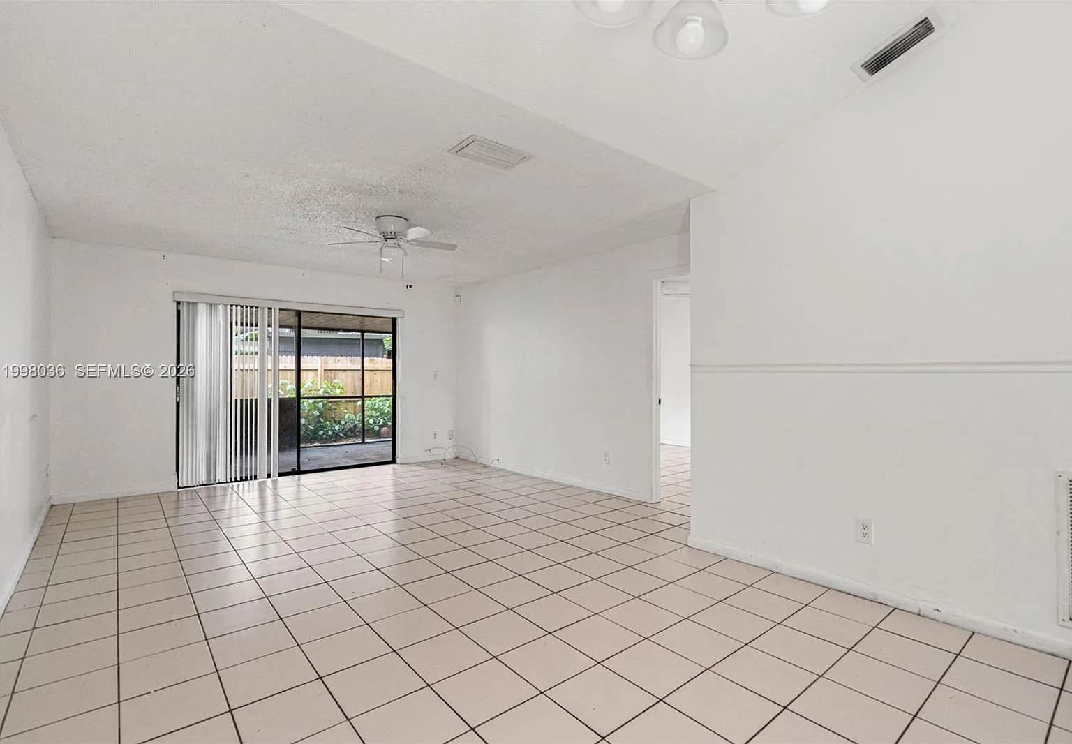 3 bed, 1225 sqft, $2,650 — Photo 4