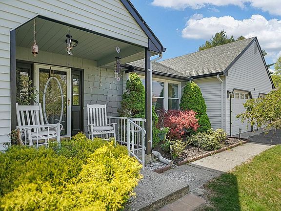 2nd image of 26 Berkshire Rd