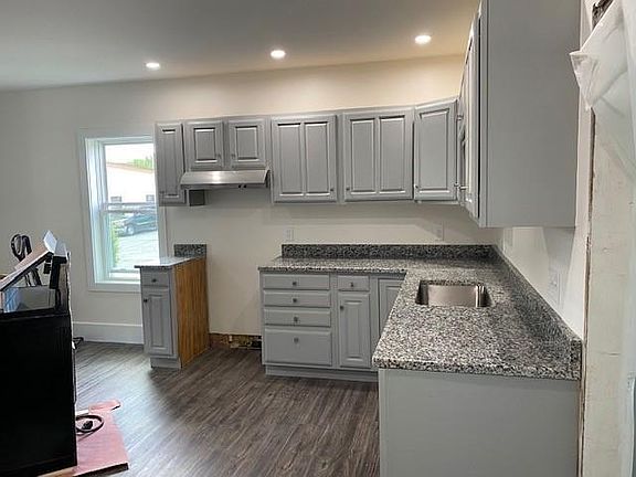 5th image of 216 Hazen St