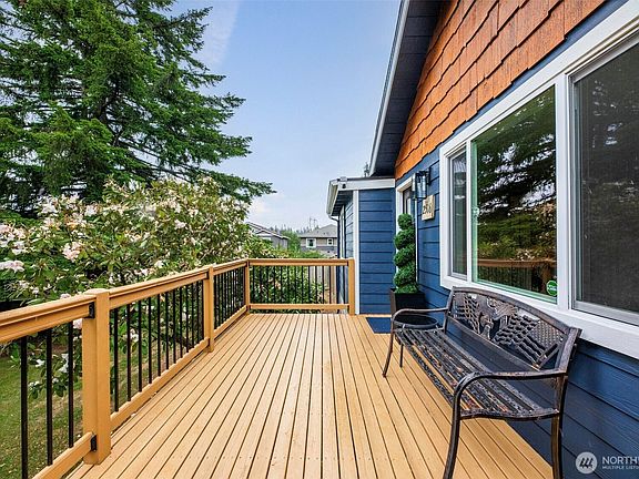 3rd image of 2516 103rd Avenue SE