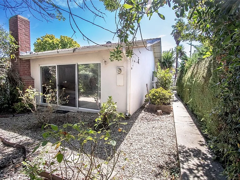 27921 Lomo Dr — Photo 10