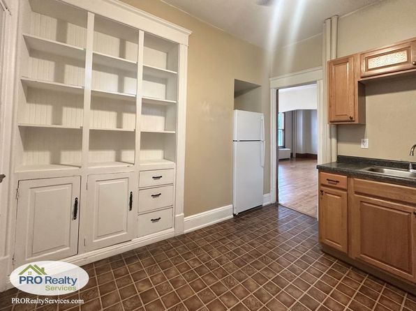 300 5th Ave NE #1