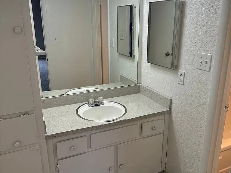The Lewiston Apartments — Photo 29