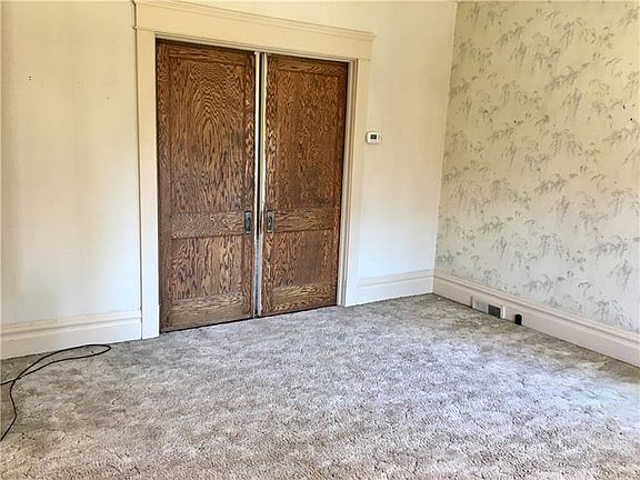 5th image of 215 E Fairmont Ave