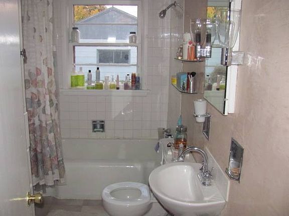 3rd image of 322 Fairview Ave