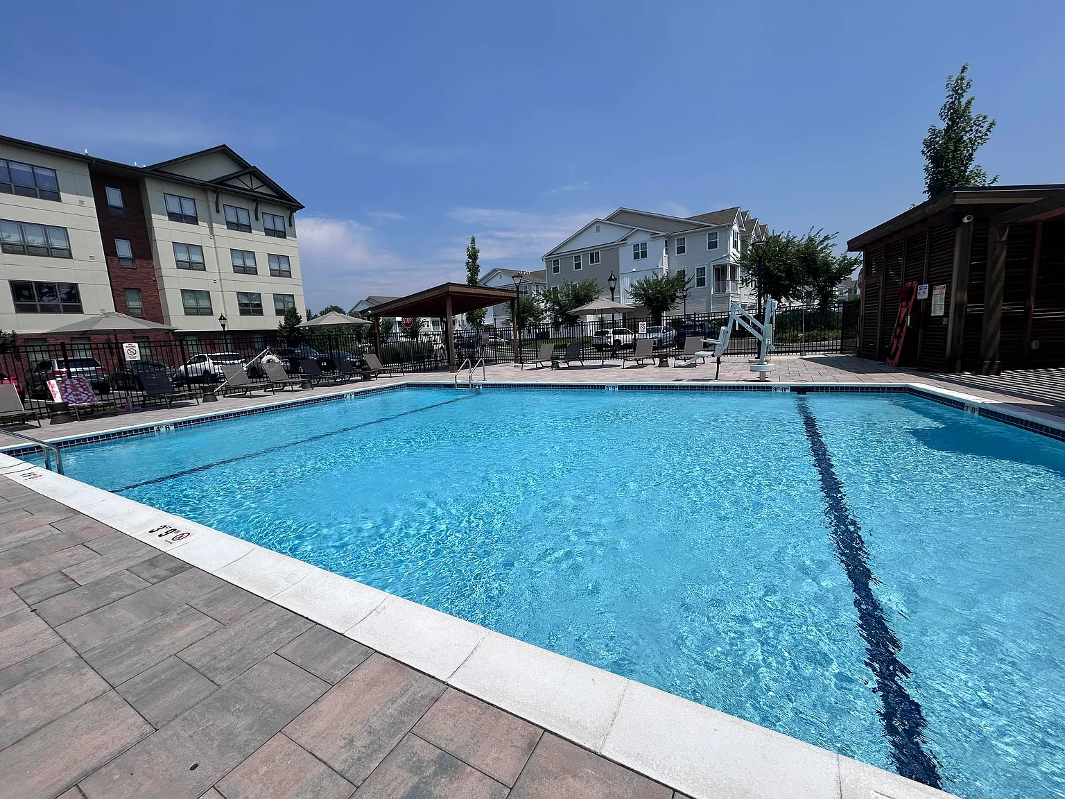 4 bed, 2090 sqft, $4,350 — Photo 2