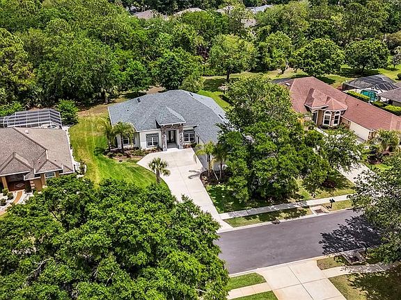 2nd image of 5 Lakeside Pl E