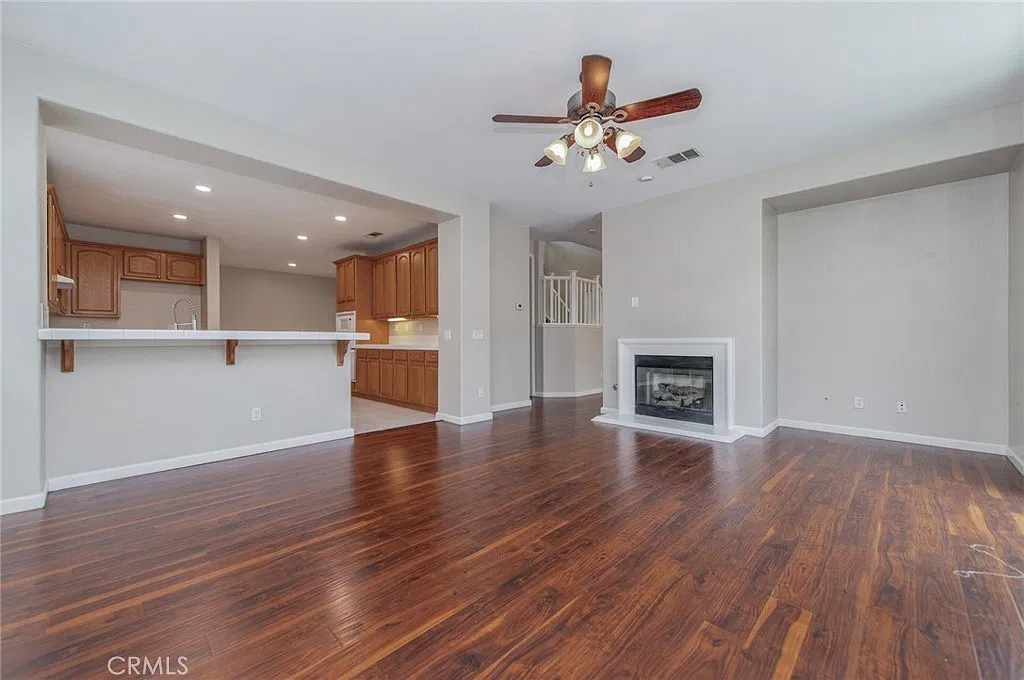 4 bed, 2.5 bath, 2945 sqft, $3,650 — Photo 2
