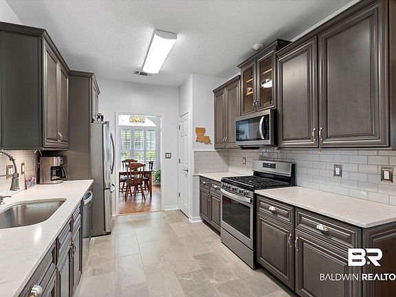 3rd image of 7471 Oak Dr
