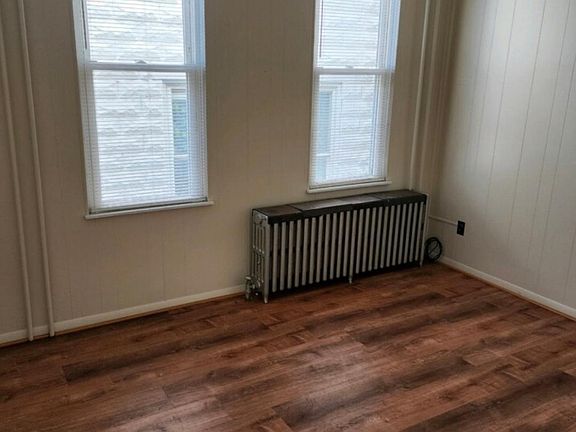 4th image of 448 E Broad St #1