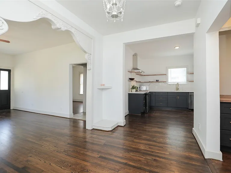1244 W 21st St — Photo 15