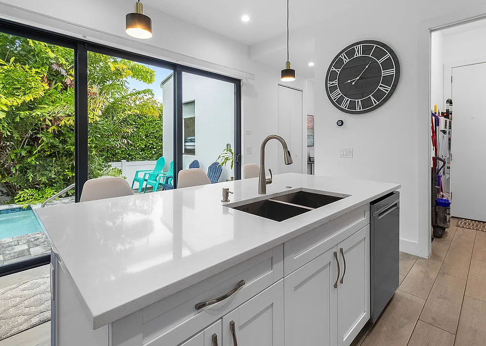3029 Lunar St