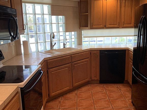2nd image of 902 W Glendale Ave Unit 211