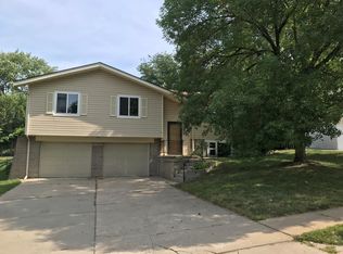 7780 Greenleaf Dr, La Vista, NE 68128