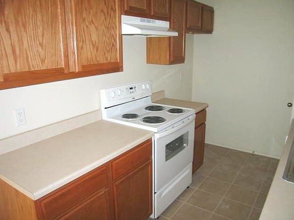 3rd image of 4805 Auburn Dr APT B