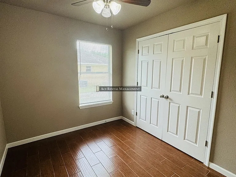 Pine Shadows Duplex Apartments — Photo 17