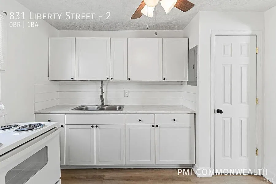 Studio Unit, First Month Free (see listing details) — Photo 4