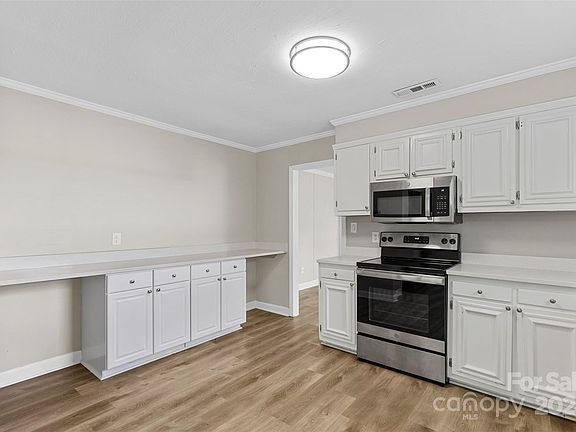 3rd image of 4805 April Dr