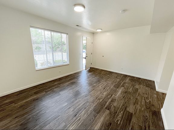 4th image of 1505 N Angel St #17684651
