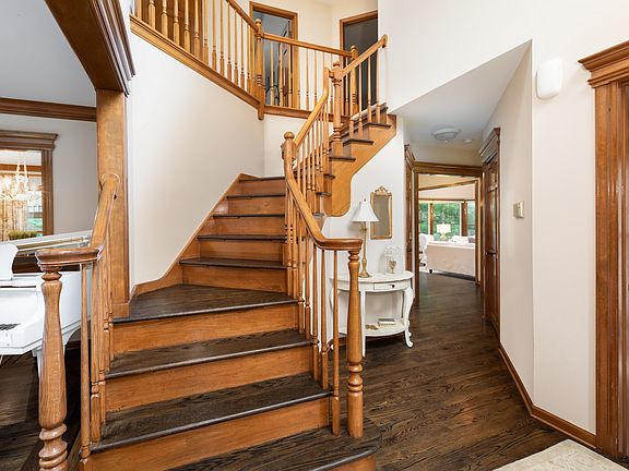 2nd image of 998 Acorn Hill Ln