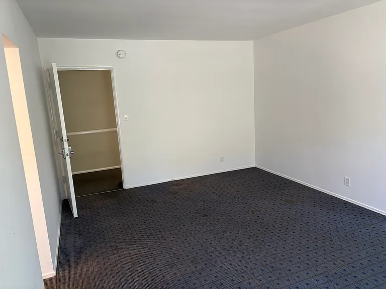 1005 N Sweetzer Ave #17 — Photo 4