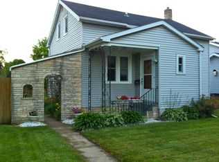 607 S 1st St, La Crescent, MN 55947