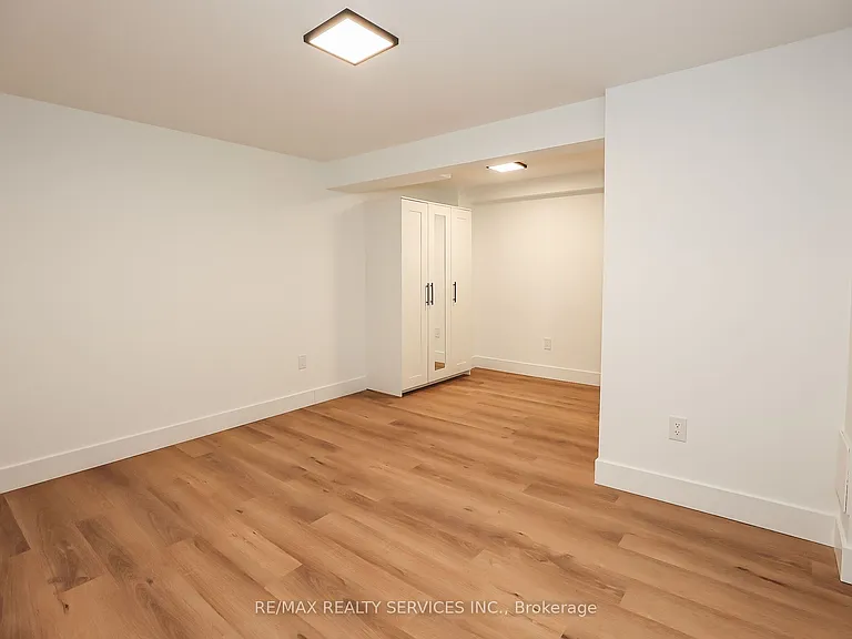 6364 Sherwood Rd — Photo 13