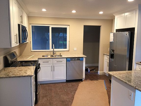 3rd image of 125 Dundee Ct