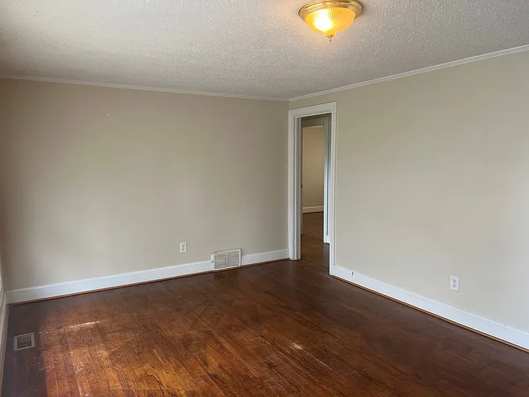 1094 Jonestown Rd — Photo 5