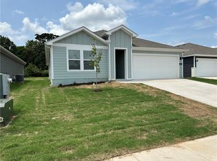 203 NW Pinwheel St, Gentry, AR 72734
