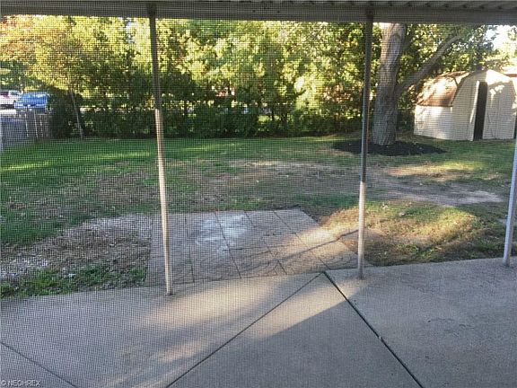 3rd image of 24180 Palm Dr