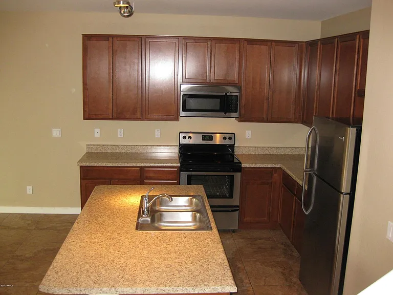 1147 E Cedar St — Photo 4