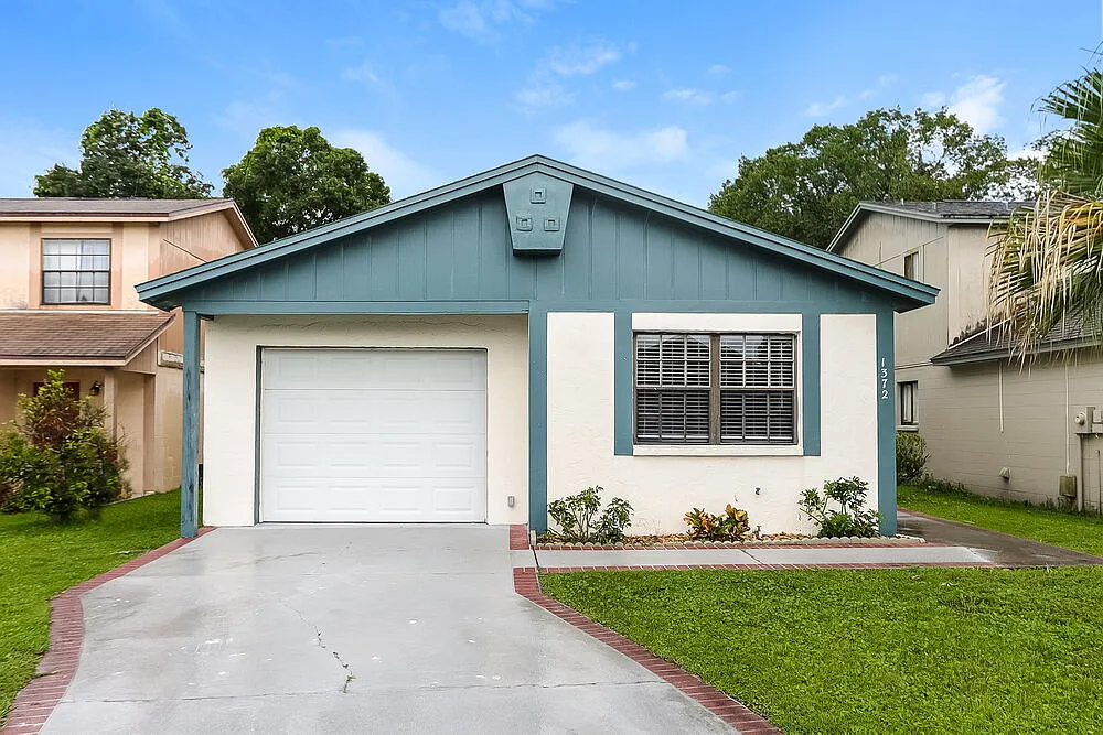 3 bed, 2.0 bath, 1144 sqft, $1,980 — Photo 1