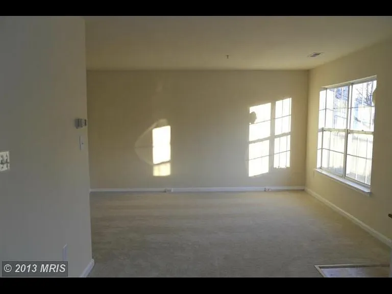 121 Whitestone Way — Photo 3