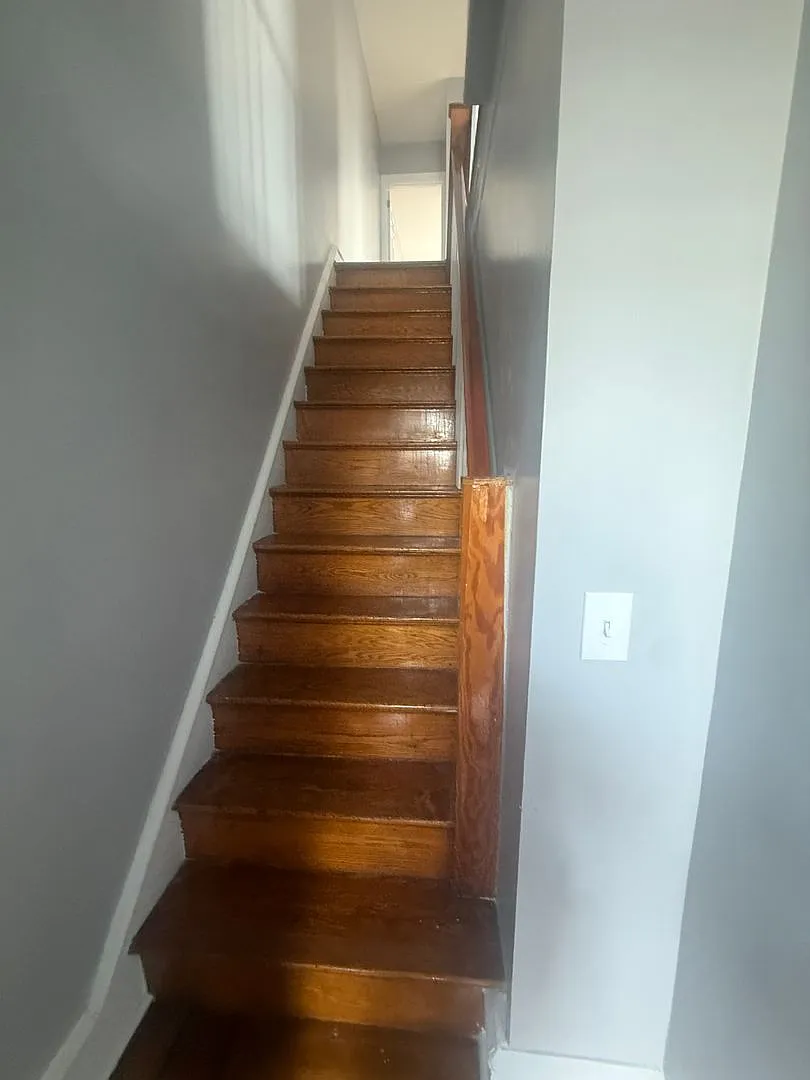 270 Rosemar Street — Photo 3