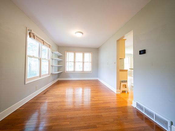 5th image of 210 Orchard St N